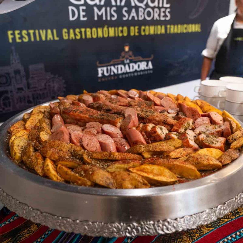 LA FUNDADORA